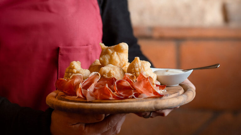 Coccoli fritti con prosciutto e stracchino - Antipasto toscano en Florencia